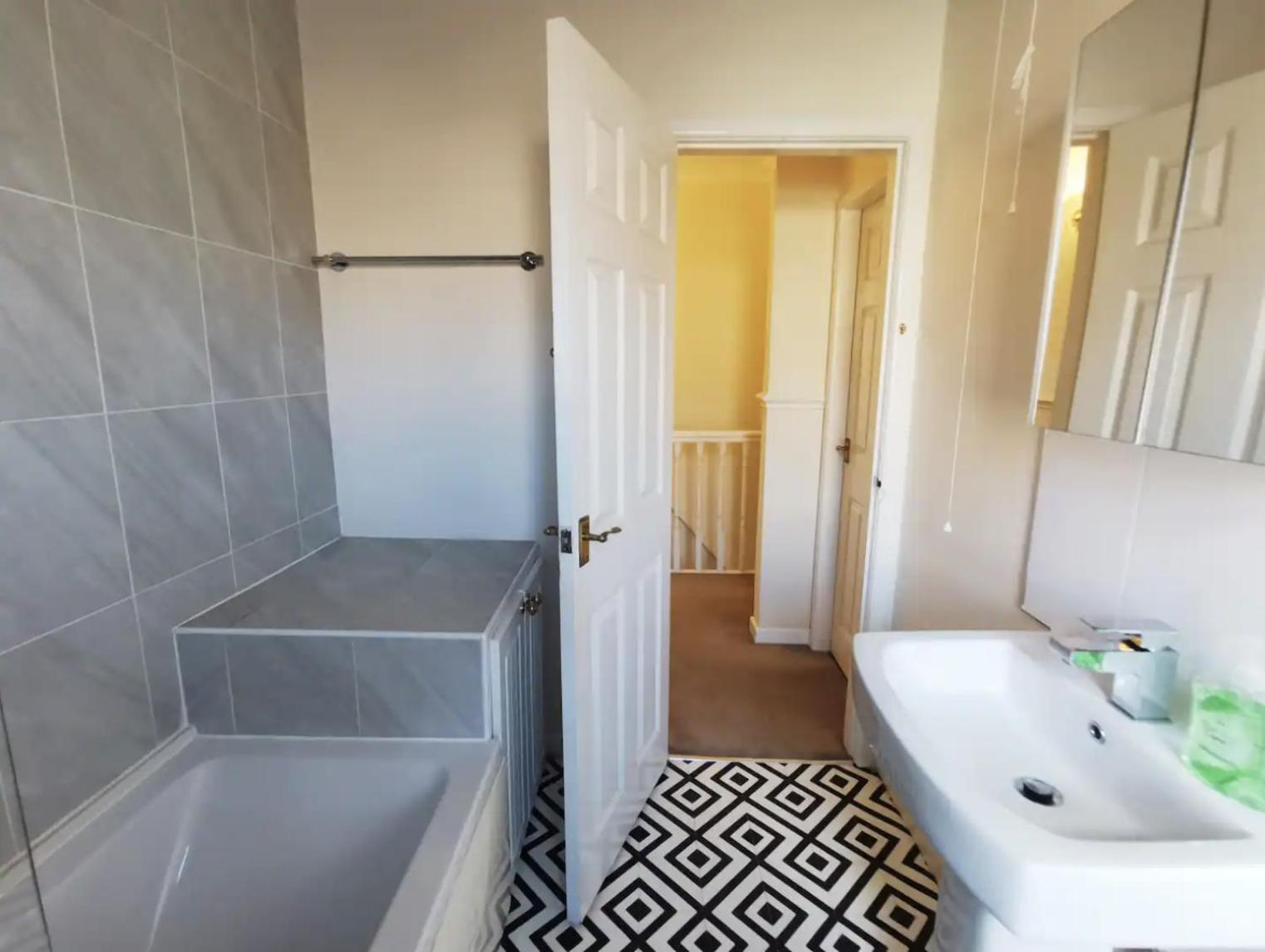 Summer Lane House-3 Bedrooms-Close To M1-Longer Stay-Free Parking バーンズリー エクステリア 写真